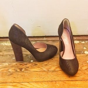Dark brown and purple single Dorsay pumps.